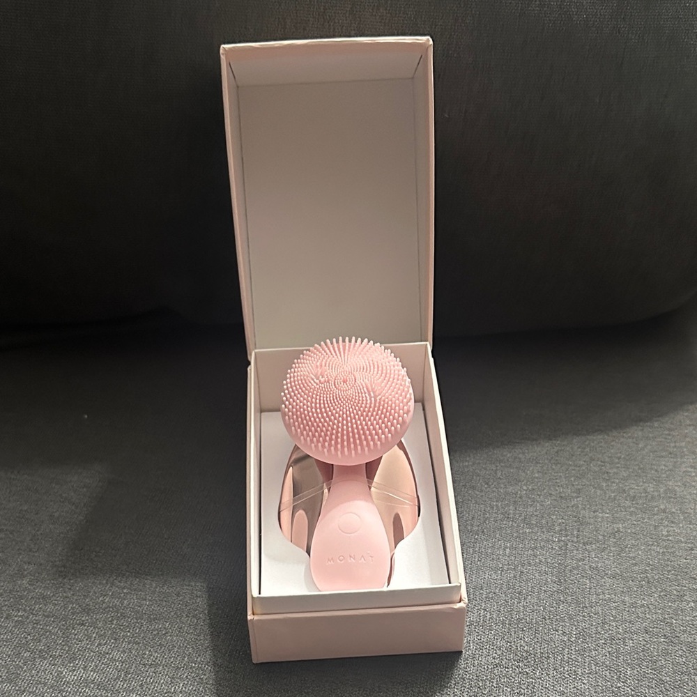 MONAT Face Exfoliating Brush